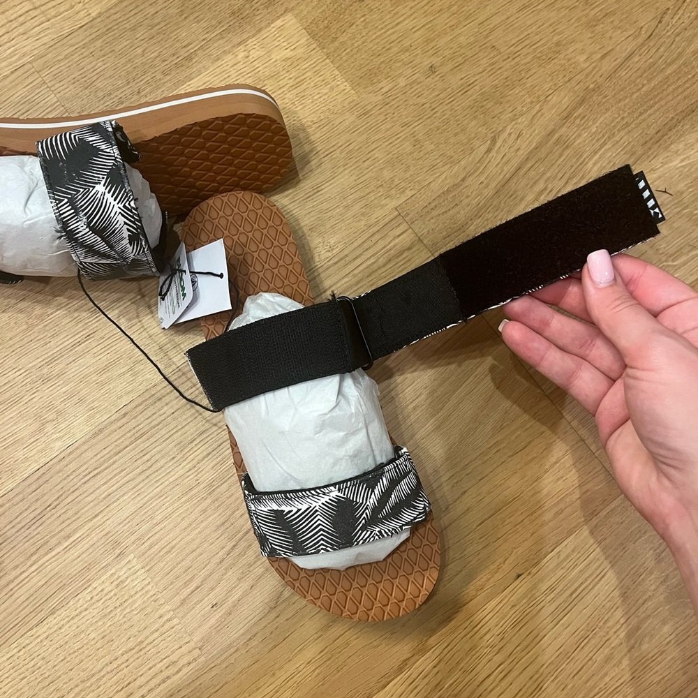 Volcom Palm Leaf Eco Recliner Sandals - Black and White - Picture 5 of 8